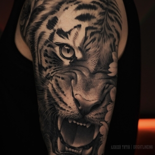 Masculino Negro y Gris Realismo tatuaje en Manga #92817 | Tattoo Artist Aleksey Titov