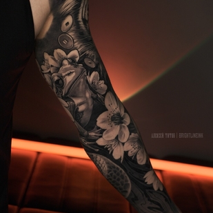 Masculino Negro y Gris Realismo tatuaje en Manga #92820 | Tattoo Artist Aleksey Titov