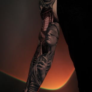 Masculino Negro y Gris Realismo tatuaje en Manga #104690 | Tattoo Artist Aleksey Titov