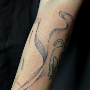 Femenino Negro y Gris Abstracto tatuaje en Antebrazo #99465 | Tattoo Artist Valeriya Ranio