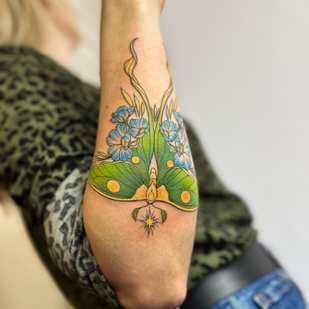 Femenino Color Ilustrativo tatuaje en Antebrazo #99479 | Tattoo Artist Valeriya Ranio