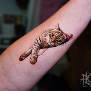 Femenino Color Microrealismo tatuaje en Antebrazo #99910 | Tattoo Artist Anastasiya Yusupova CAT_KABUKI