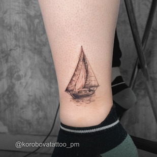 Femenino Negro Microrealismo tatuaje en Pierna #95537 | Tattoo Artist Elena Korobova