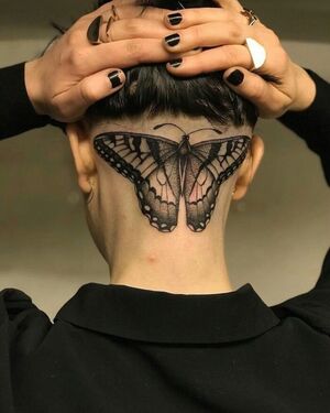 Signification du tatouage de papillon : symbolisme, styles et histoires personnelles