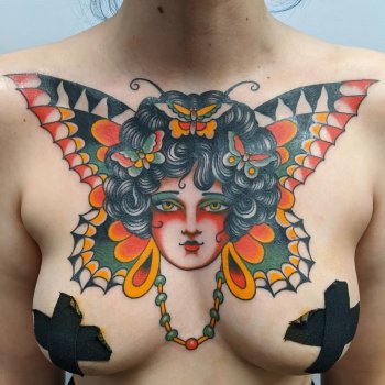 Artiste tatoueur Mike Baker