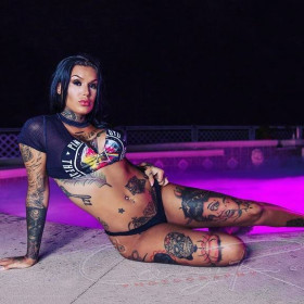 American tattooed brunette Sierra Renegade