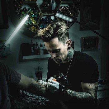 Artiste tatoueur London Reese