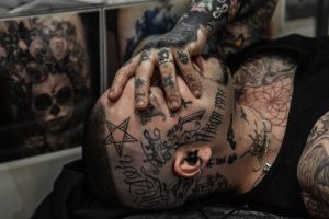 Anesthésie pour tatouage: Avantages et Inconvénients. Comment choisir un anesthésique?