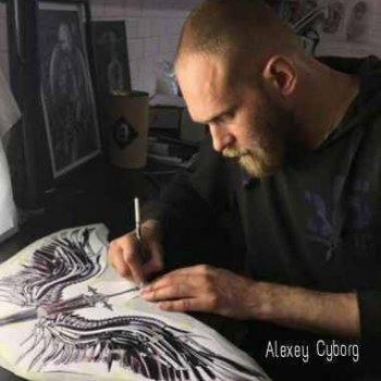Artiste tatoueur Alexey Cyborg 