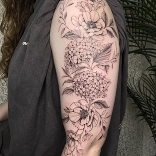 tatouage #47066 | Artiste tatoueur Lyria Flora la moon