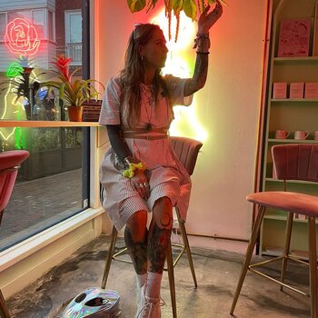 Artiste tatoueur Lyria Flora la moon