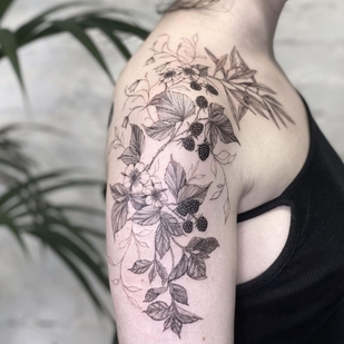 tatouage #47077 | Artiste tatoueur Lyria Flora la moon