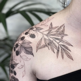 tatouage #47075 | Artiste tatoueur Lyria Flora la moon