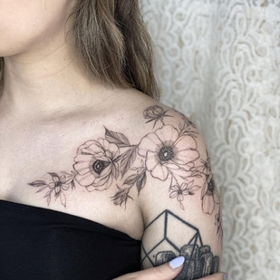 tatouage #47064 | Artiste tatoueur Lyria Flora la moon