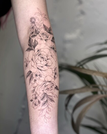 Idées de Tatouage #47079 Artiste tatoueur Lyria Flora la moon