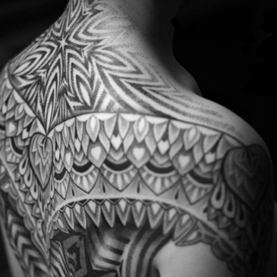 Femme Noir Ornemental tatouage sur Dos #49011 | Artiste tatoueur ILYA CASCAD