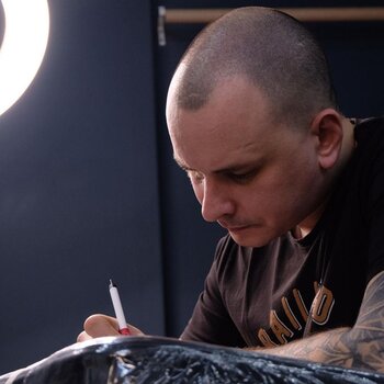 Artiste tatoueur Sergey Donskoy