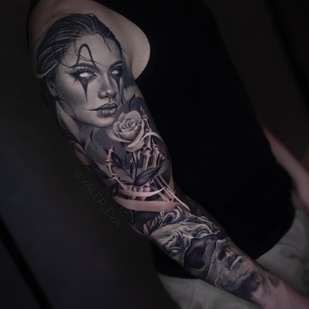 Homme Noir Surréalisme tatouage sur Manche #61123 | Artiste tatoueur Lera Valer_eva