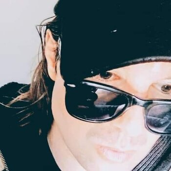 Artiste tatoueur russell nading