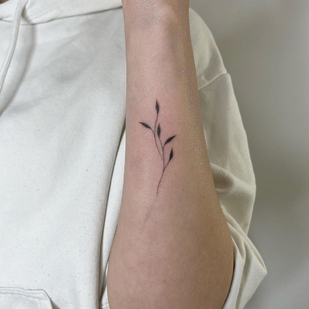 Femme Noir  tatouage sur Avant-bras #63301 | Artiste tatoueur Lara Maju