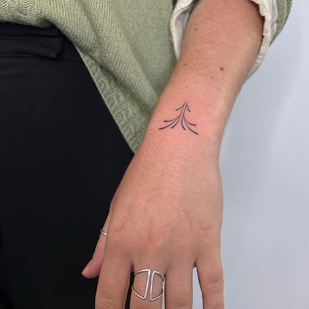 Femme Noir  tatouage sur Avant-bras #63303 | Artiste tatoueur Lara Maju