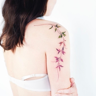 Femme Couleur Botanique tatouage sur Épaule #63479 | Artiste tatoueur Foret tattoo