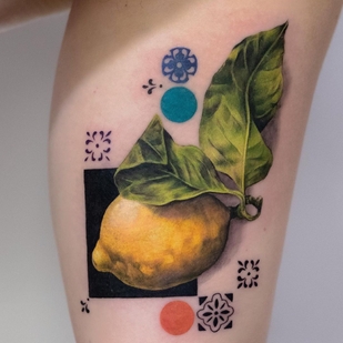 Femme Couleur Illustratif tatouage sur Jambe #63545 | Artiste tatoueur Noa Margalit