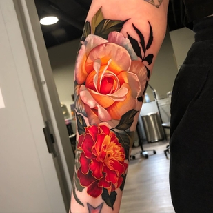 Femme Couleur Réalisme tatouage sur Avant-bras #63756 | Artiste tatoueur Allisin Riot