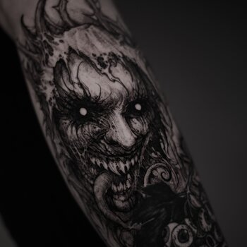 Artiste tatoueur Andrey Grimm