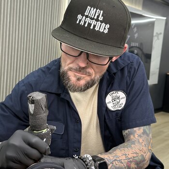 Artiste tatoueur Dave lora