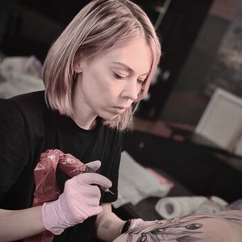 Artiste tatoueur Ekaterina Godunova