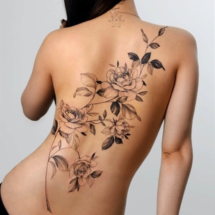 Femme Noir Botanique tatouage sur Dos #51600 | Artiste tatoueur Zee