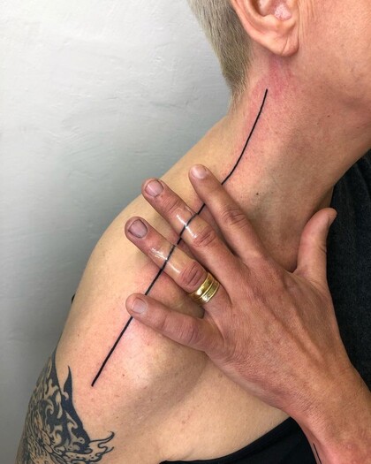 Idées de Tatouage # Artiste tatoueur crooked_gun