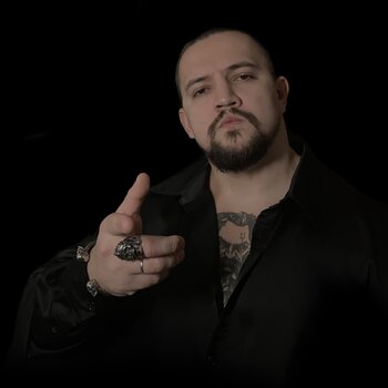 Artiste tatoueur Max Hyde