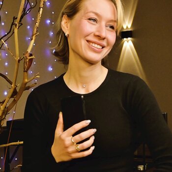 Artiste tatoueur Sveta Kalin