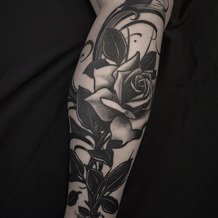 Femme Noir et Gris Féminin tatouage sur Jambe #65639 | Artiste tatoueur ROMAN MIGURA