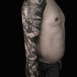 Homme Noir et Gris Graphique tatouage sur Manche #65655 | Artiste tatoueur ROMAN MIGURA