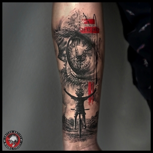 Homme Noir et Gris Trash Polka tatouage sur Avant-bras #66243 | Artiste tatoueur Mihail Strogiy