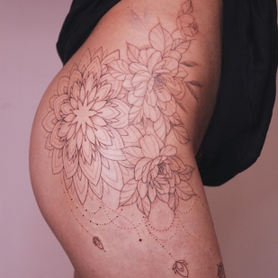 Femme Noir Fineline tatouage sur Cuisse #54101 | Artiste tatoueur Anastasiya Kovyazina