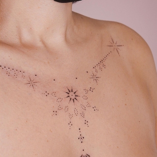 Femme Noir Fineline tatouage #54093 | Artiste tatoueur Anastasiya Kovyazina