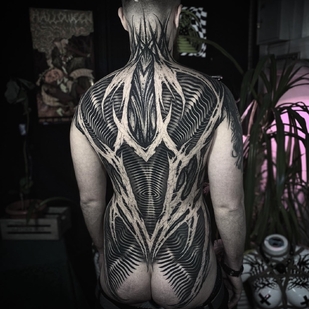 Homme Noir et Gris Ornemental tatouage sur Dos #67724 | Artiste tatoueur Sergey Tymkiv