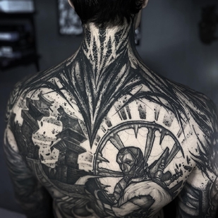 Homme Noir et Gris  tatouage sur Dos #67730 | Artiste tatoueur Sergey Tymkiv