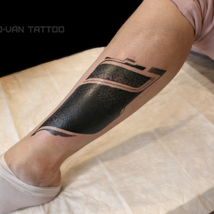 Femme Noir Blackwork tatouage sur Jambe #67855 | Artiste tatoueur Ioann Leo ( LEO-VAN )