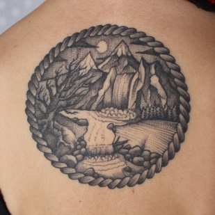 Femme Noir et Gris Graphique tatouage sur Dos #67860 | Artiste tatoueur Ioann Leo ( LEO-VAN )