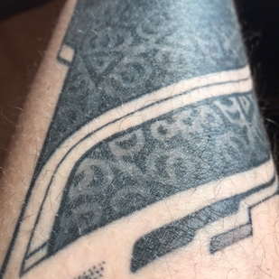 Femme  Géométrique tatouage sur Tibia #67952 | Artiste tatoueur Ioann Leo ( LEO-VAN )