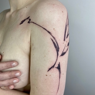 Femme Couleur Abstrait tatouage sur Épaule #68020 | Artiste tatoueur Mary Nepostaeva