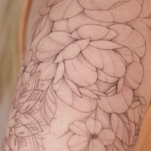 Femme Noir Fineline tatouage sur Avant-bras #69649 | Artiste tatoueur Anastasiya Kovyazina