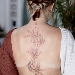 Femme Noir Fineline tatouage sur Dos #69665 | Artiste tatoueur Anastasiya Kovyazina