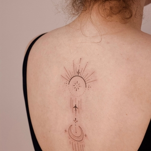 Femme Noir Fineline tatouage sur Dos #69667 | Artiste tatoueur Anastasiya Kovyazina