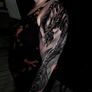 Noir et Gris Biomecanique tatouage #69779 | Artiste tatoueur Dmitriy Varlakov